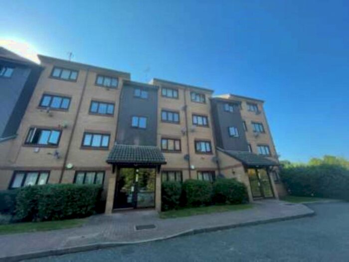 2 Bedroom Flat To Rent In Belvedere Crt, Laymarsh Cl., Belvedere, DA17
