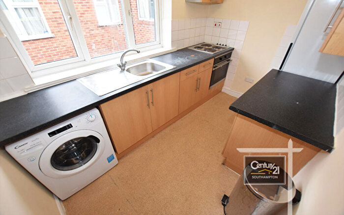 2 Bedroom Flat To Rent In |Ref: |, Cranbury Avenue, Southampton, SO14