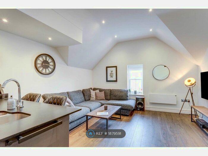 2 Bedroom Flat To Rent In Highfield Hall, Bournemouth, BH1