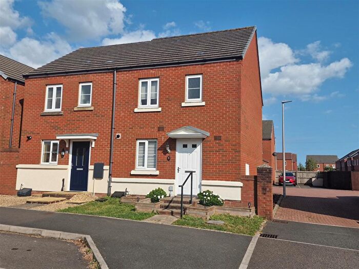 3 Bedroom Semi-Detached House For Sale In Stryd Bennett, Llanelli, SA15