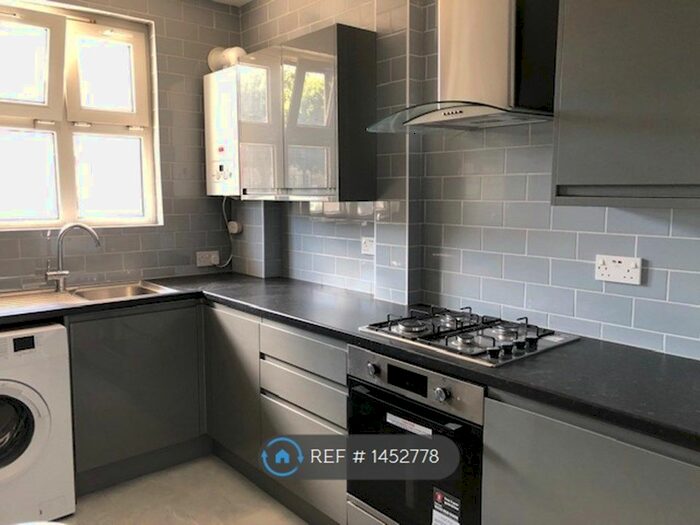 3 Bedroom Flat To Rent In Old Bethnal Green Road, London, E2