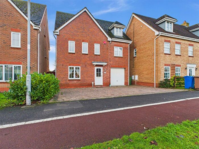 6 Bedroom Detached House For Sale In Elloughtonthorpe Way, Brough, HU15