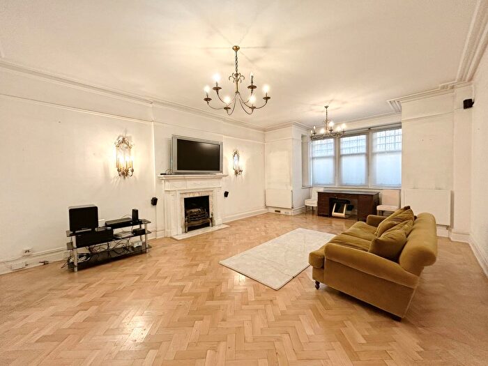 2 Bedroom Flat To Rent In Queen's Gate, South Kensington, SW7