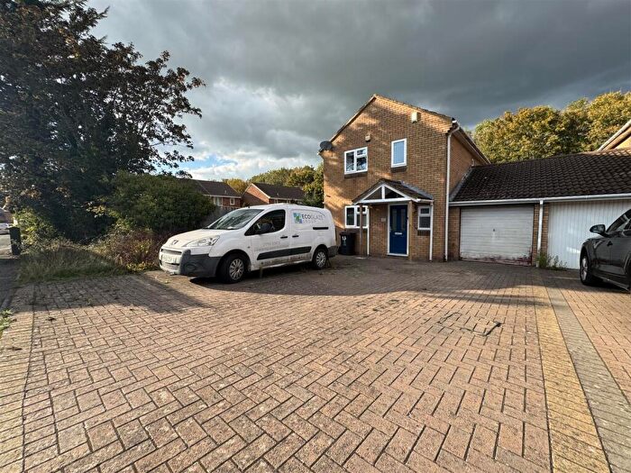 4 Bedroom Detached House For Sale In Meares Drive, Shaw, SN5