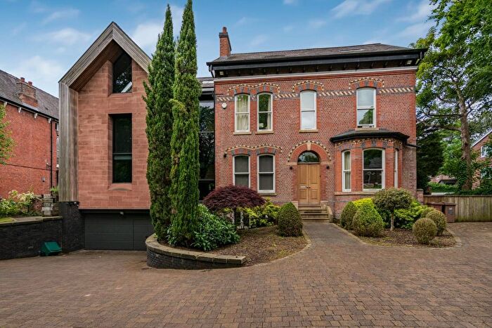 7 Bedroom Detached House For Sale In Ellesmere Road, Ellesmere Park, Manchester, M30