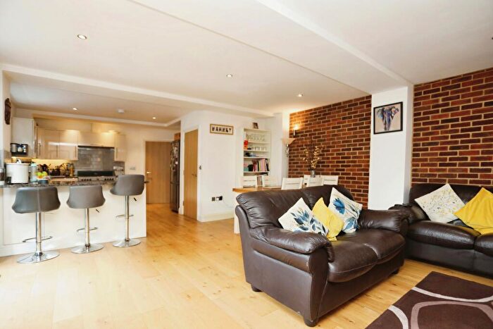 3 Bedroom Cottage For Sale In Tanners Hill, London, SE8