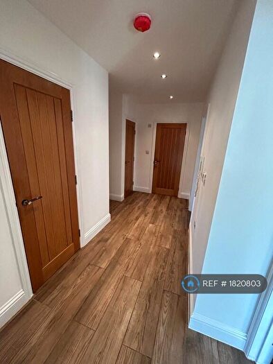 2 Bedroom Flat To Rent In Danish Court, Maidenhead, SL6