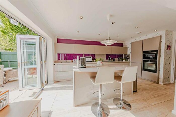 4 Bedroom Detached House For Sale In Abraham Close, Willen Park, Milton Keynes, MK15