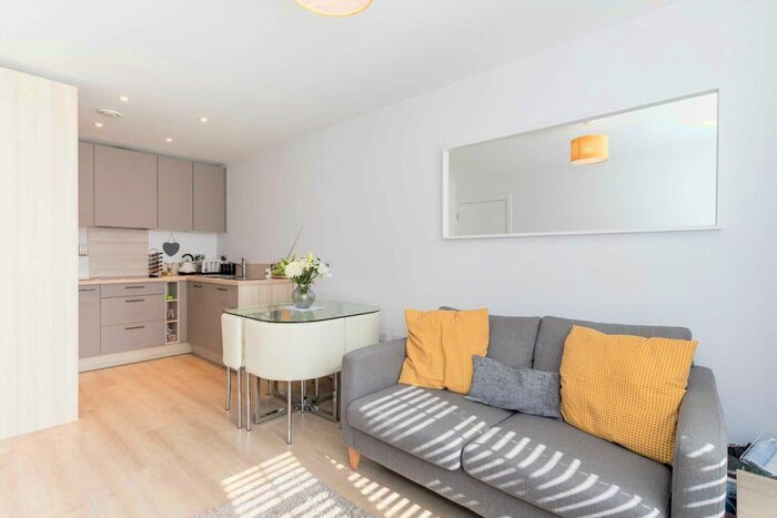 1 Bedroom Flat To Rent In Harpers Lodge, Arundale Walk, Horsham, RH12