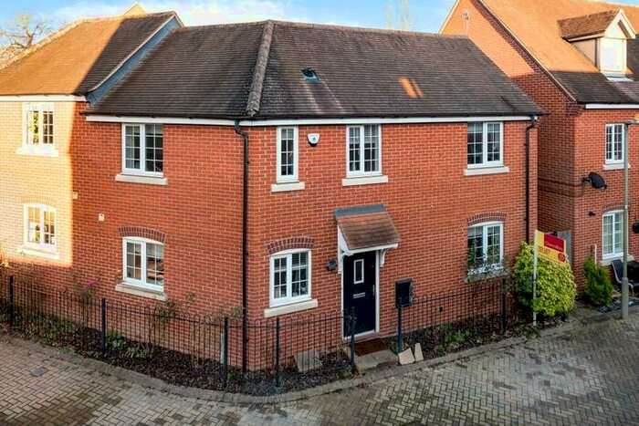 3 Bedroom Semi-Detached House To Rent In Littlemore, Oxford, OX4