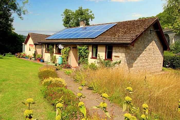 3 Bedroom Bungalow For Sale In Knucklas, Knighton, LD7