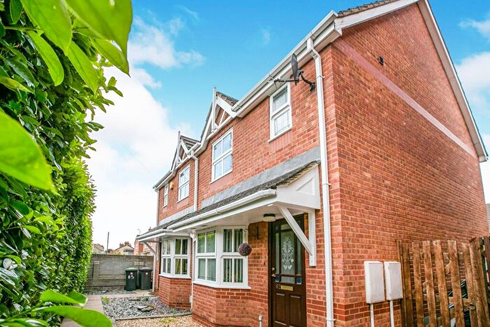 3 Bedroom Semi-Detached House To Rent In Hitchin Street, Biggleswade, SG18