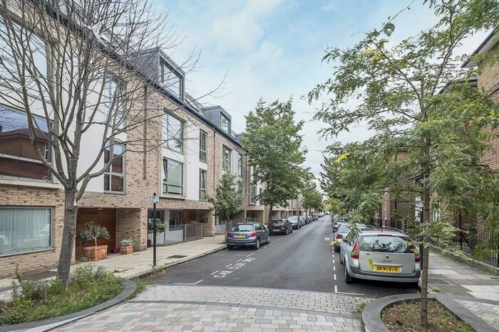 2 Bedroom Flat To Rent In Liberty Street, London, SW9