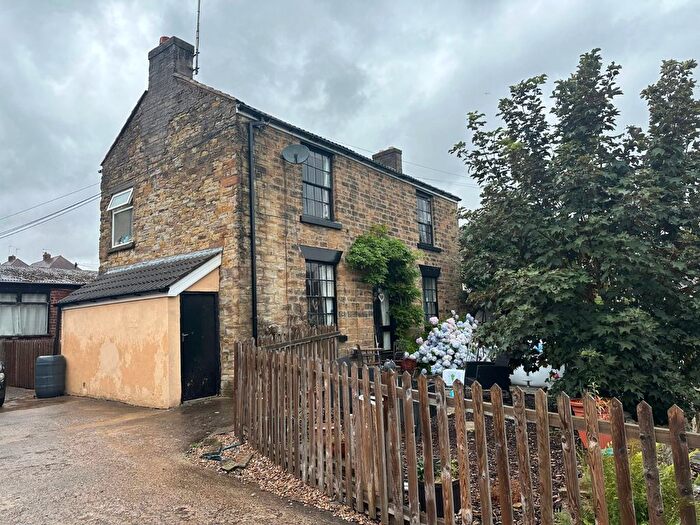 2 Bedroom Detached House For Sale In Stonegravels, Chesterfield, S41