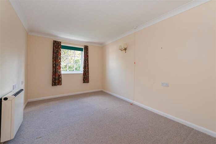 2 Bedroom Flat For Sale In Deans Mill Court, Canterbury, CT1