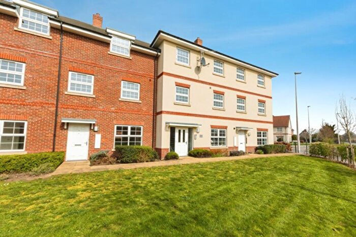2 Bedroom Apartment For Sale In Hayes Drive, Three Mile Cross, Reading, RG7