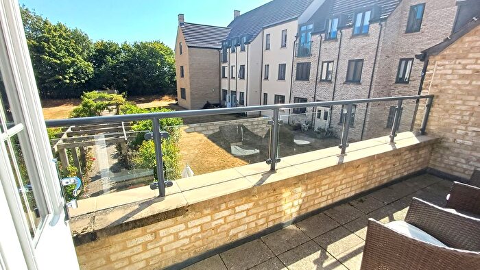 2 Bedroom Flat For Sale In Trinity Road, Chipping Norton, OX7