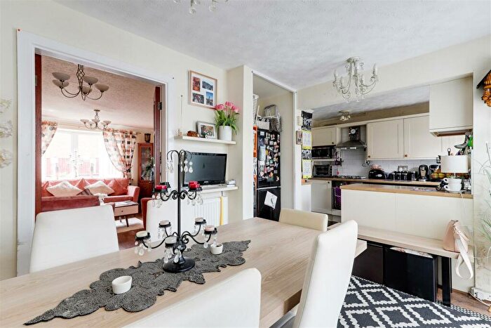 3 Bedroom Terraced House For Sale In Sloethorne Gardens, Arnold, Nottinghamshire, NG5