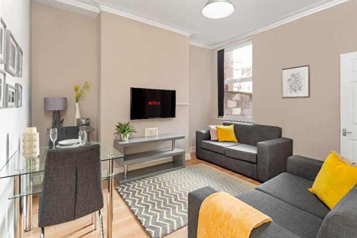 4 Bedroom Terraced House To Rent In Channell Rd, Kensington, L6