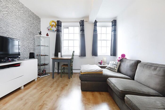 1 Bedroom Flat For Sale In Peabody Estate, Camberwell Green, London, SE5