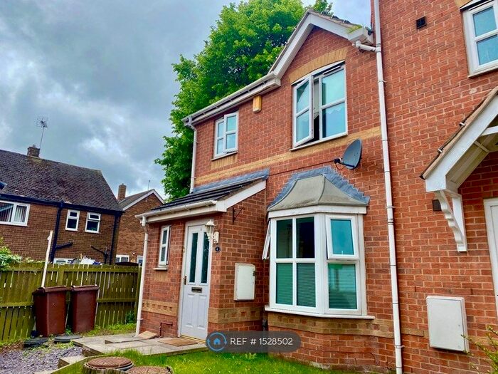 3 Bedroom Semi-Detached House To Rent In Springwood Close, Leeds, WF3