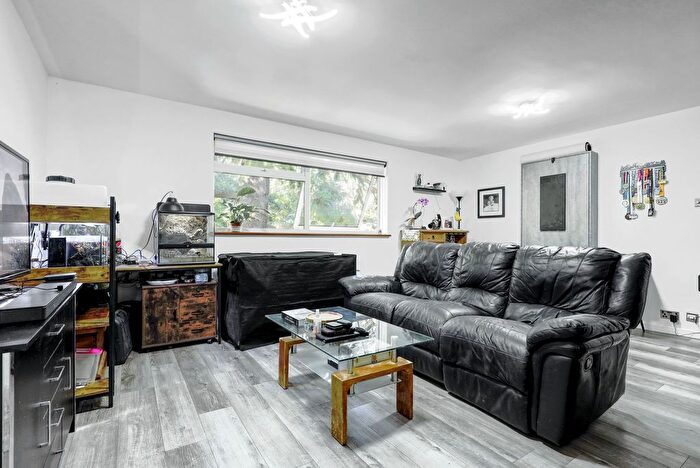 2 Bedroom Flat For Sale In Bourne Close, Ware, SG12