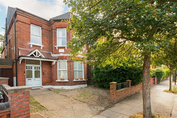 4 Bedroom Flat For Sale In Fordwych Road, Cricklewood, NW2