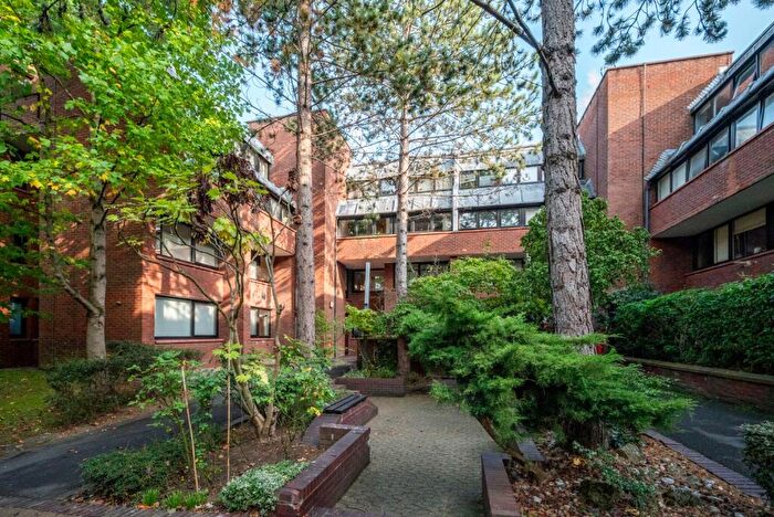 2 Bedroom Flat To Rent In Chandos Way, Golders Green, NW11