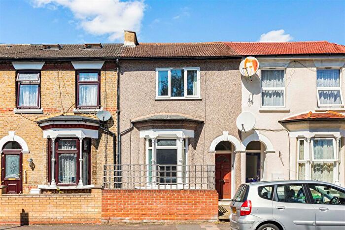1 Bedroom Flat To Rent In Clarendon Road, Walthamstow, London, E17