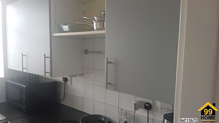2 Bedroom Flat For Sale In Mansfield Court, Nottingham, NG5