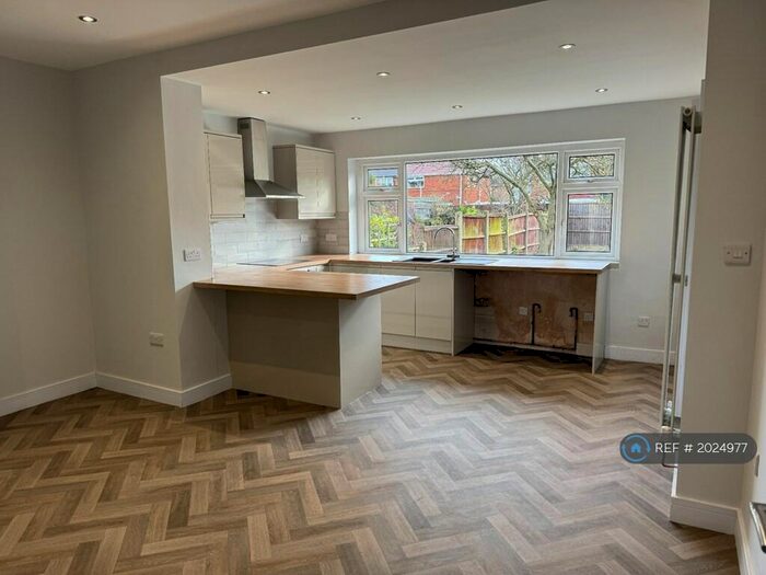 3 Bedroom Semi-Detached House To Rent In Bawtry Road, Hellaby, Rotherham, S66