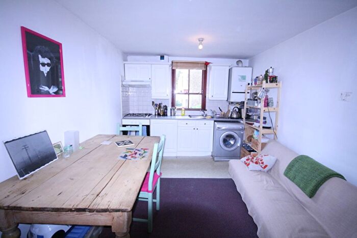 1 Bedroom Flat To Rent In Dalmeny Road, London, N7