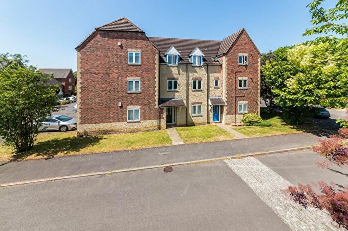 3 Bedroom Flat For Sale In Anna Pavlova Close, Abingdon, OX14