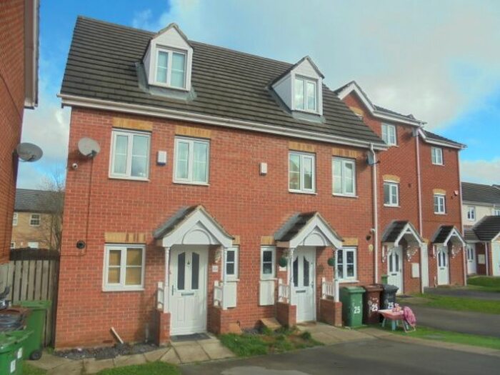 3 Bedroom Town House To Rent In Manderston Chase, Armley, Leeds, LS12