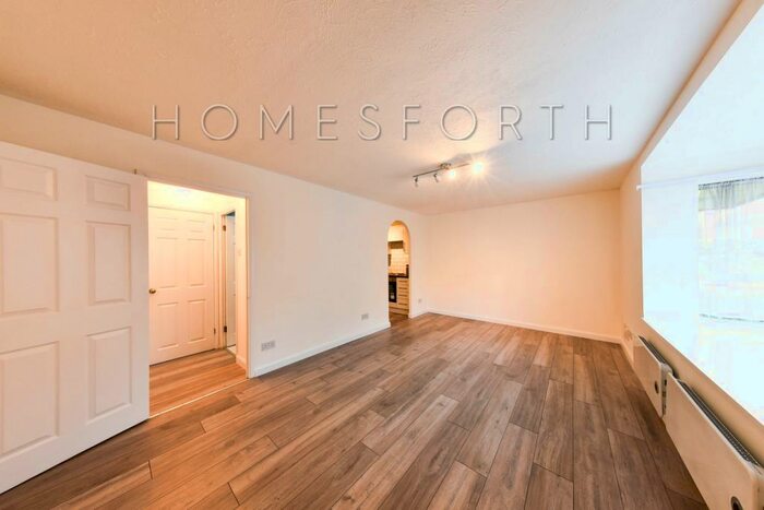 Studio To Rent In Snowdon Drive, Welsh Harp, NW9