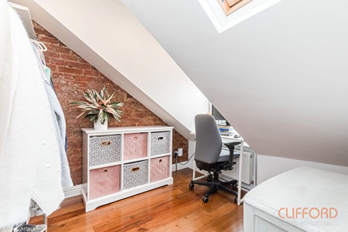 1 Bedroom Flat For Sale In Old Shoreham Road, Hove, BN3