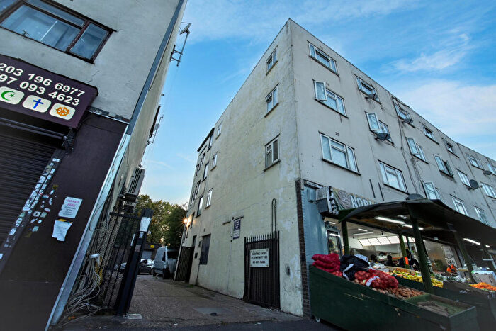 2 Bedroom Flat For Sale In London Road, Mitcham, Greater London, CR4