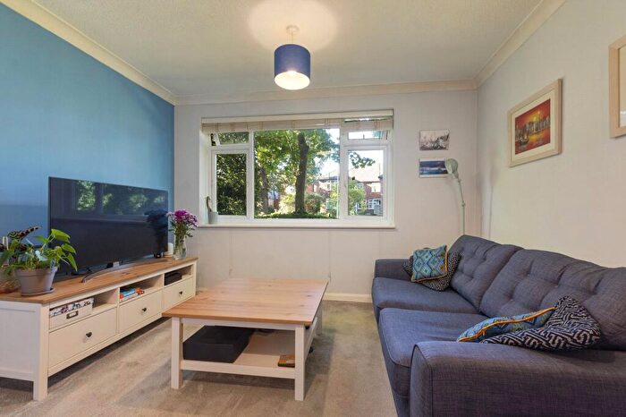 1 Bedroom Apartment For Sale In Benhill Wood Road, Sutton, SM1