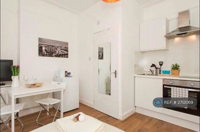 Studio To Rent In Willingdon Road, London, N22