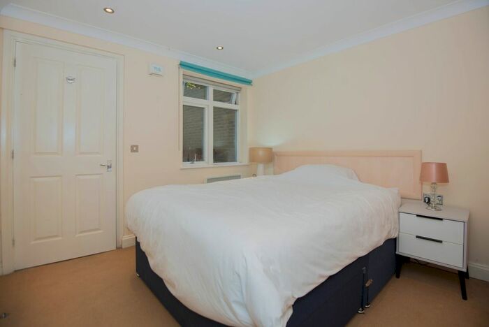 1 Bedroom Flat To Rent In Kew Gardens Road, Richmond, TW9