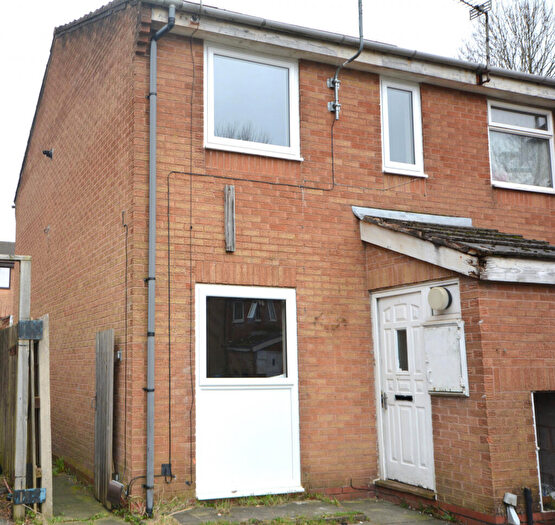 2 Bedroom Semi-Detached House To Rent In Glendevon Place Whitefield, M45