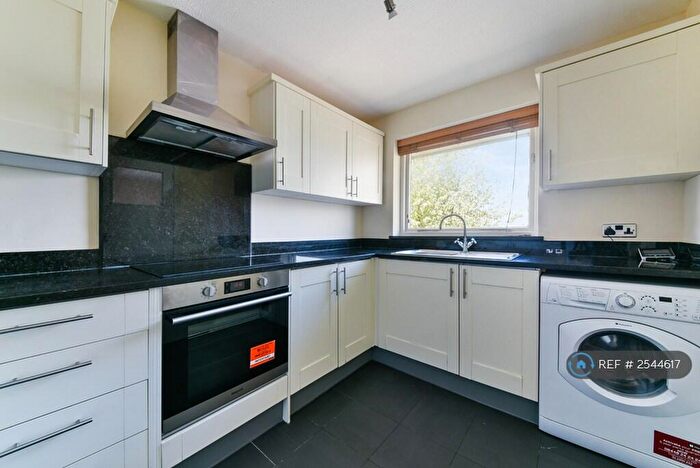 2 Bedroom Flat To Rent In Relko Gardens, Sutton, SM1