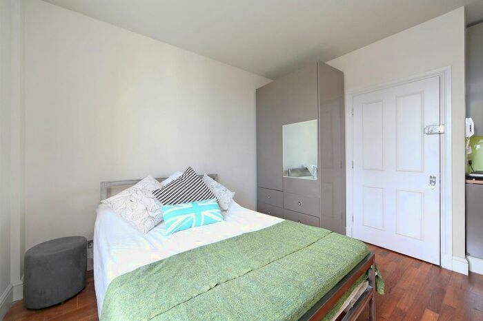 Studio To Rent In St. Charles Square, London, W10