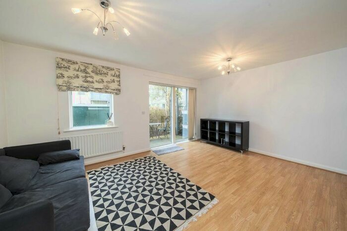 1 Bedroom Flat To Rent In Du Cane Road, London, W12