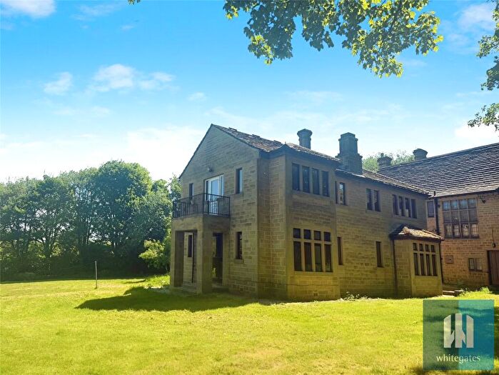 4 Bedroom Link Detached House To Rent In Birkby Road, Birkby, Huddersfield, West Yorkshire, HD2