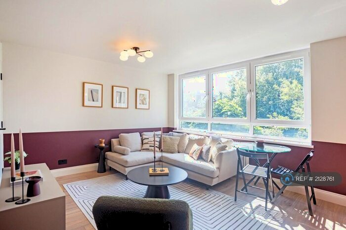 4 Bedroom Flat To Rent In Hervey Court, London, SW11