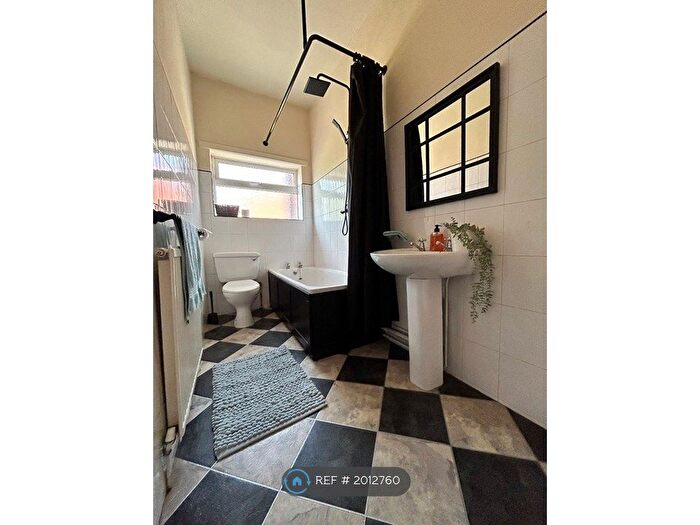 2 Bedroom End Of Terrace House To Rent In Clarendon Street, Dukinfield, SK16