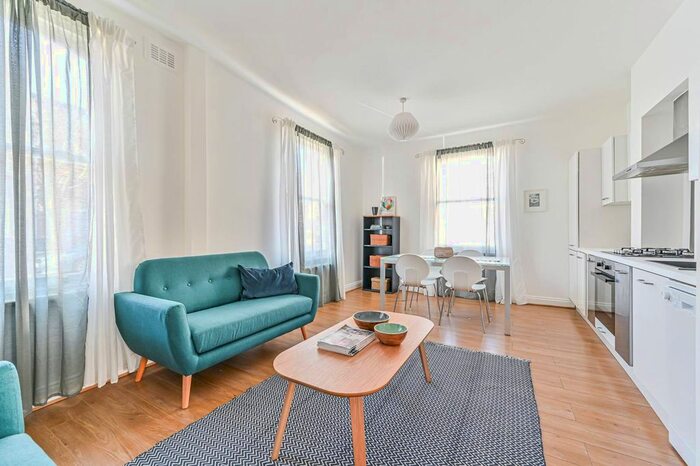 2 Bedroom Flat To Rent In Prairie Street, Battersea, London, SW8