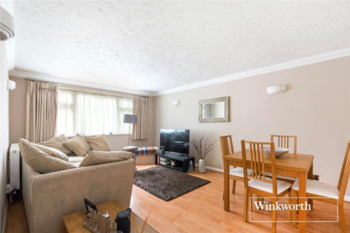 1 Bedroom Apartment To Rent In Cameron Close, Myddelton Park, Whetstone, London, N20