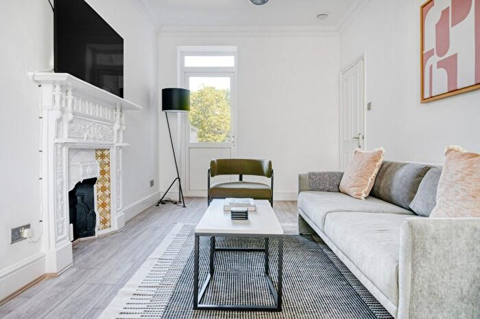 2 Bedroom Apartment To Rent In Lower Marsh Lane, Surbiton, Surrey, KT1